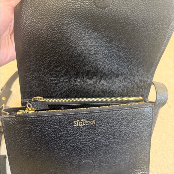 Authentic Alexander McQueen Iconic Skull Crossbody Bag - Picture 5 of 6